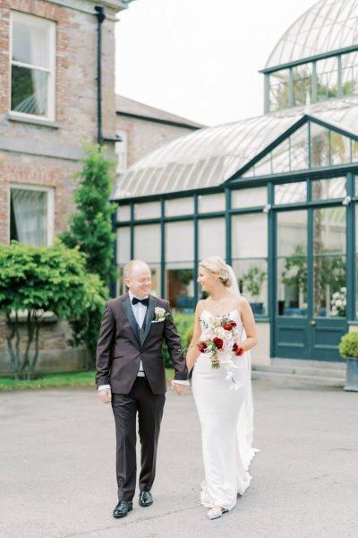 Bride groom garden park roses flower bouquet veil