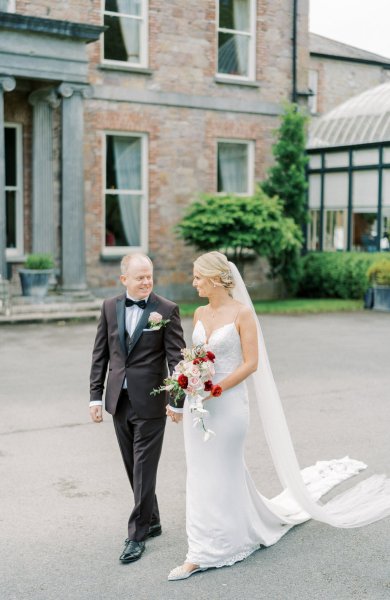 Bride groom garden park roses flower bouquet veil