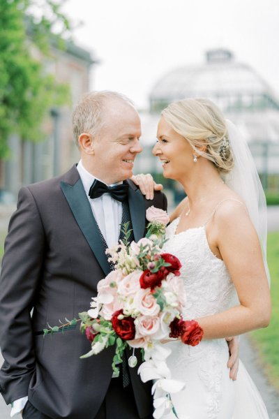 Bride groom garden park roses flower bouquet