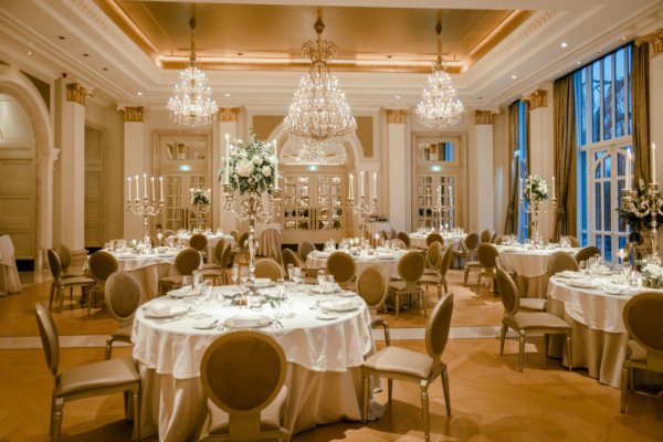 Empty dining room gold chandelier