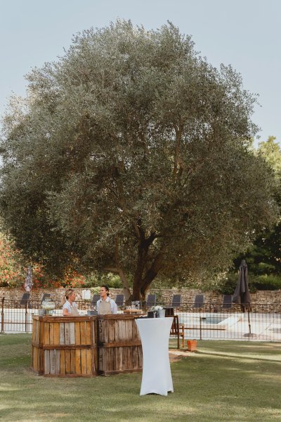 Ceremony exterior tree setting