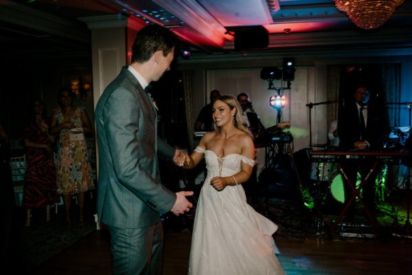 Bride groom first dance dancing dancefloor music