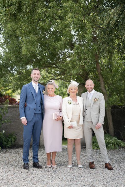 Mothers grooms groomsman