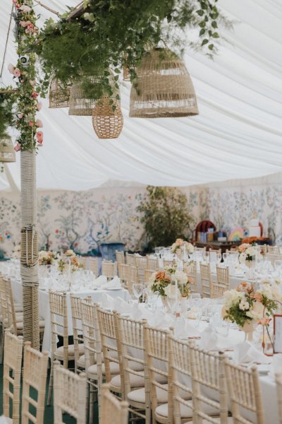 Dining room flowers roses white tablecloth autumn