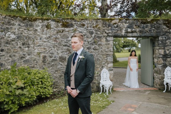 Bride surprises groom in forest park venue