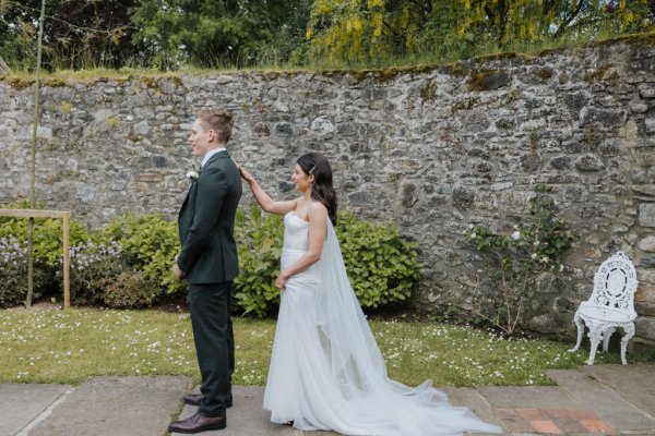 Bride surprises groom in forest park venue