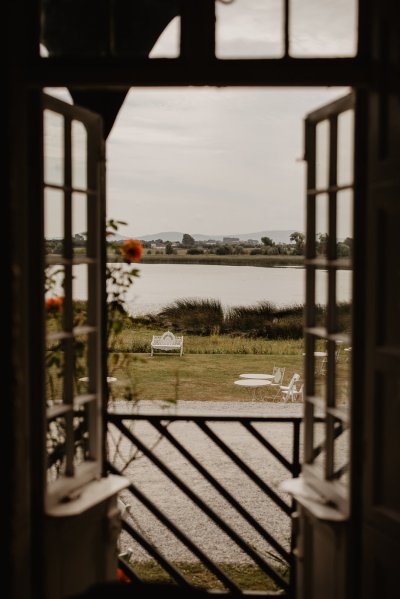 Open windows to view/landscape of lake