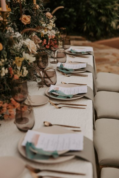 Table decor pink white roses flowers candles cutlery and wine glasses