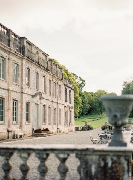 Exterior manor house fountain setting