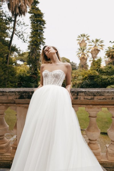 Monique Lhuillier Bridal bride puffy off the shoulder dress exterior shot