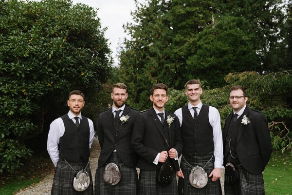 Scotsman groom and groomsmen bagpipes