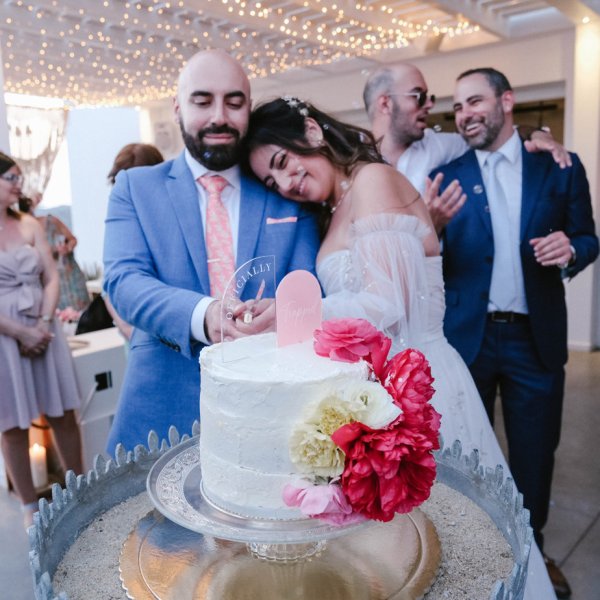 Bride and groom pink roses flowers and white wedding cake