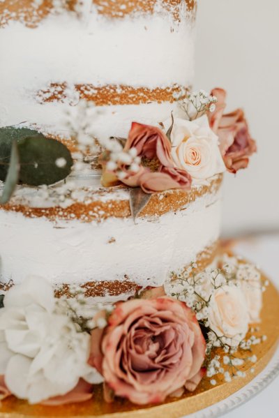 Close up of wedding cake flowers on top