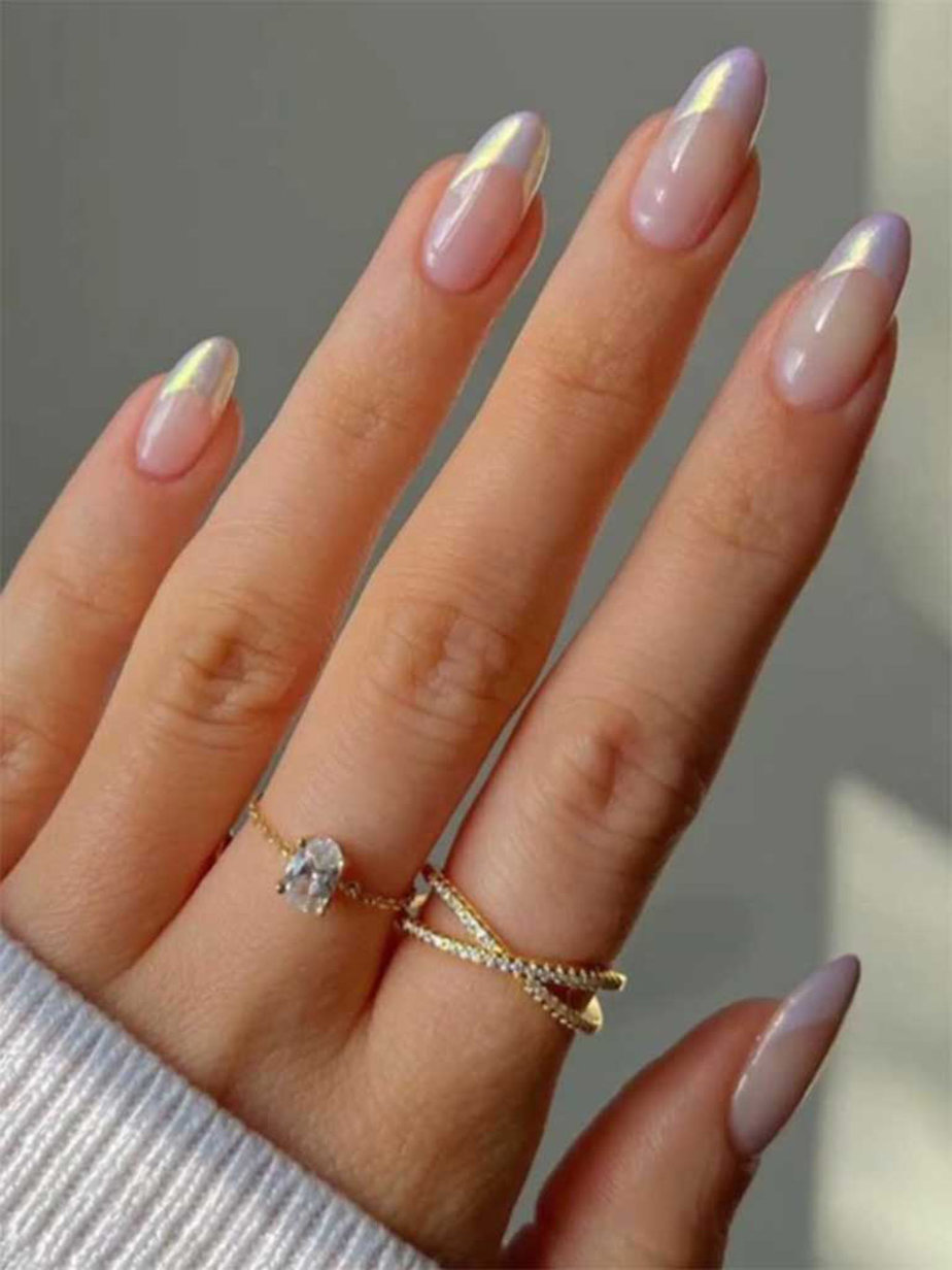 15 Chic French Manicure Ideas for a Wedding