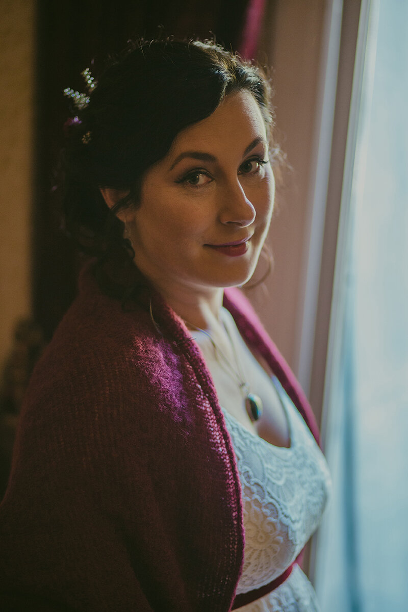 Smiling bride to camera