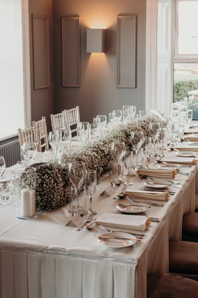 White roses flowers decor dining room