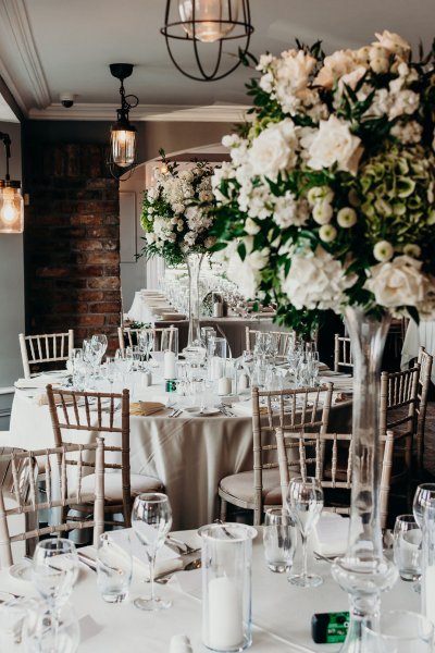 White roses flowers decor dining room