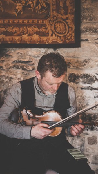 Violinist wedding band musician