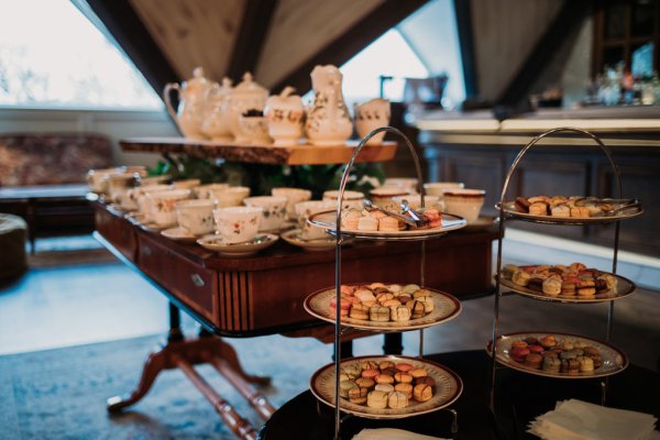 Tea and coffee cakes