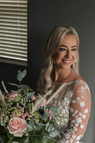 Close up of bride holding bouquet of flowers