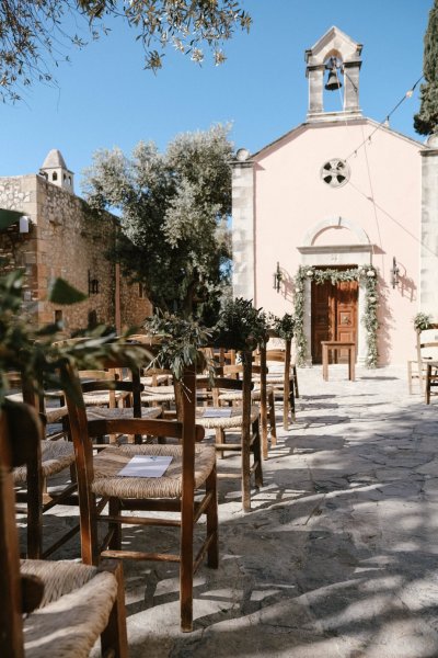 Seating arrangements for guests in front of church setting