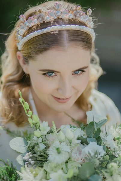 Bride ready headband detail and flowers/bouquet