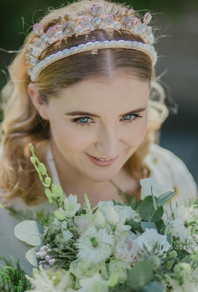 Bride ready headband detail and flowers/bouquet