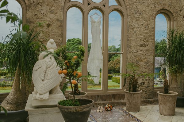 Ceremonial room white statue interior