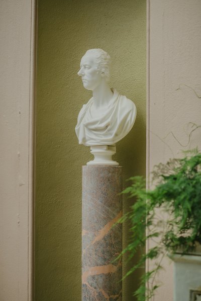 White head statue interior ceremonial room