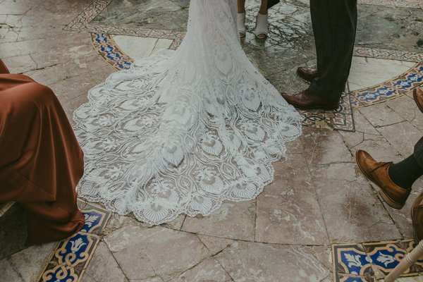 Lace dress/train detail