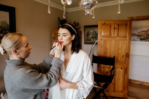 Bride getting her makeup done MUA