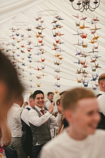 Atmosphere shot of guests clapping for couple