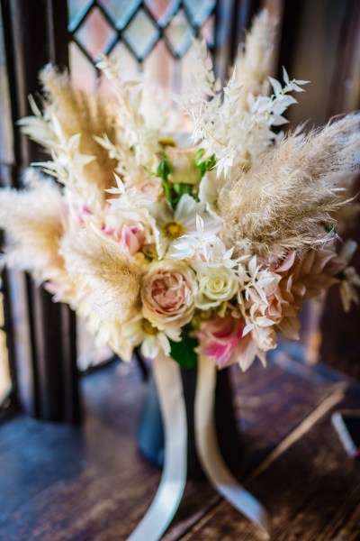 Bouquet of flowers and pink roses