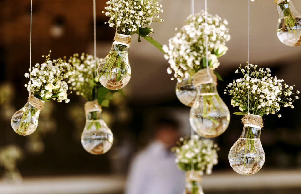 hanging baby's breath wedding decor