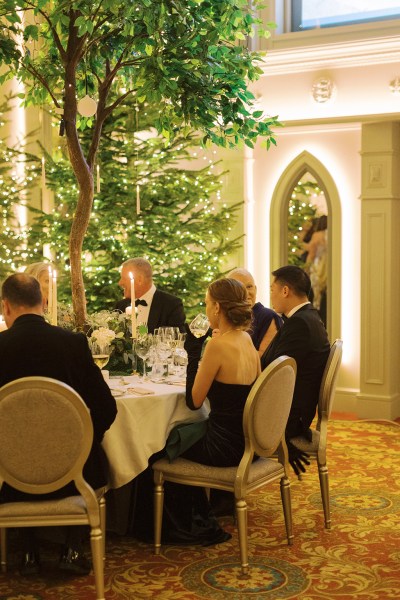 Atmosphere shot of guests seated in dining room