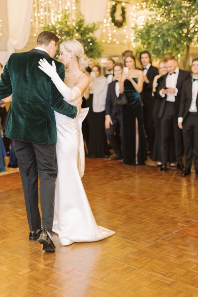 Bride and groom dance on the dancefloor kiss kissing