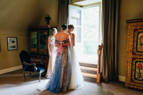 Bride and bridesmaids get ready in room