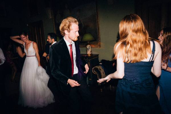 Guests dancing on the dancefloor