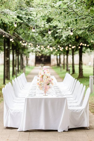 Empty dining room setting forest park table and chair