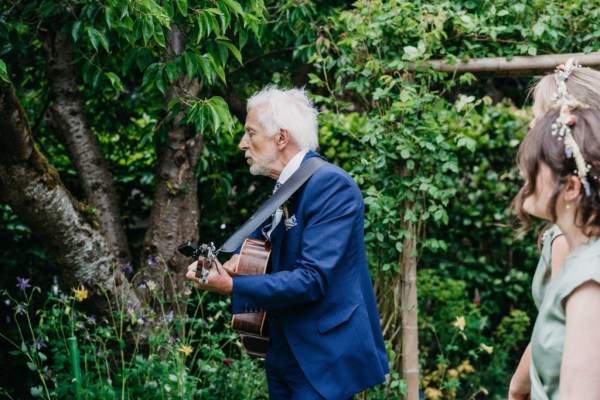 Wedding musician playing guitar guitarist singing