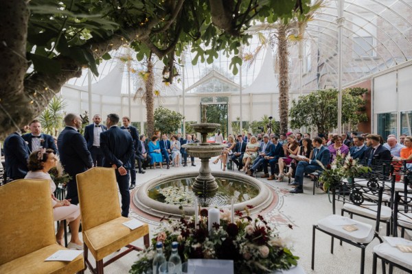 Fountain guests surrounding ceremony setting