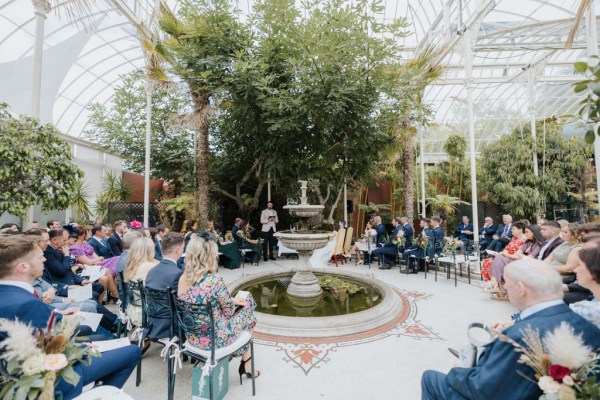 Fountain guests surrounding ceremony setting