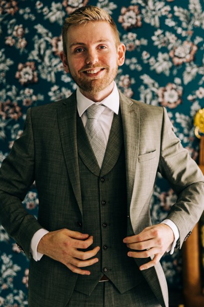 Groom in suit getting ready for wedding