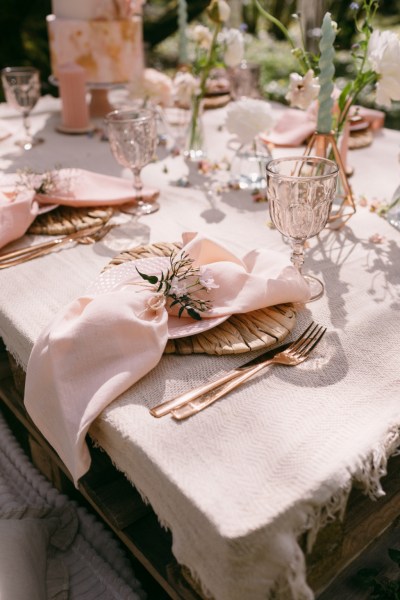 Pink themed cutlery table setting serviette glasses