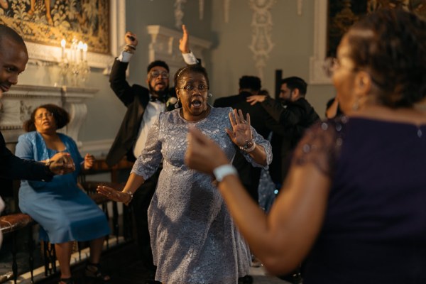 Guests dancing on the dancefloor