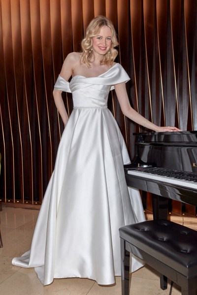 Alan Hannah Autumn 23 collection Petula dress bridal gown