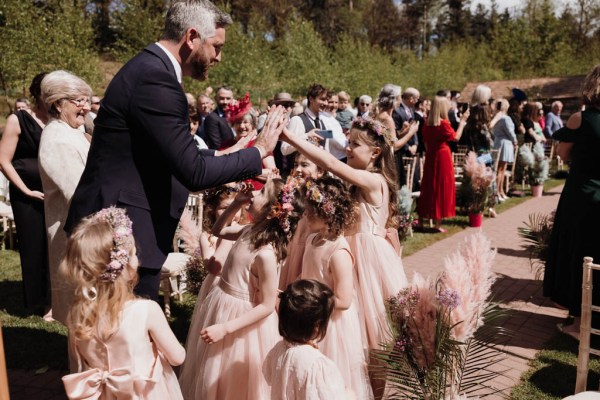 Groom high-fives little girl at alter