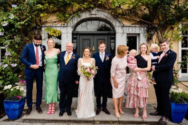 Family portrait photo of bride groom bridesmaids and groomsmen