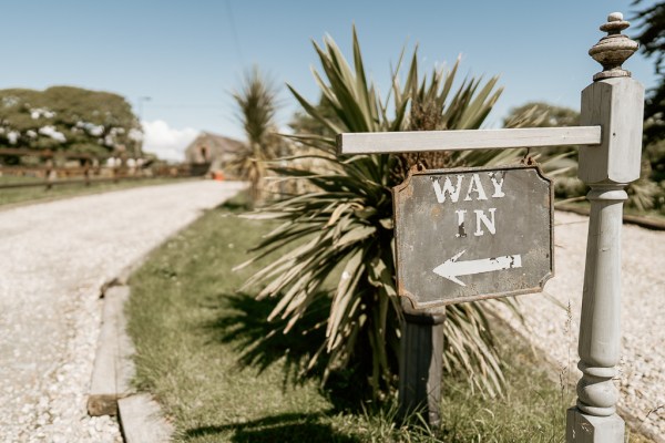 Way in sign for guests venue