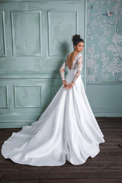 Bridal Collection: Anne Barge 2023 Danbury dress back